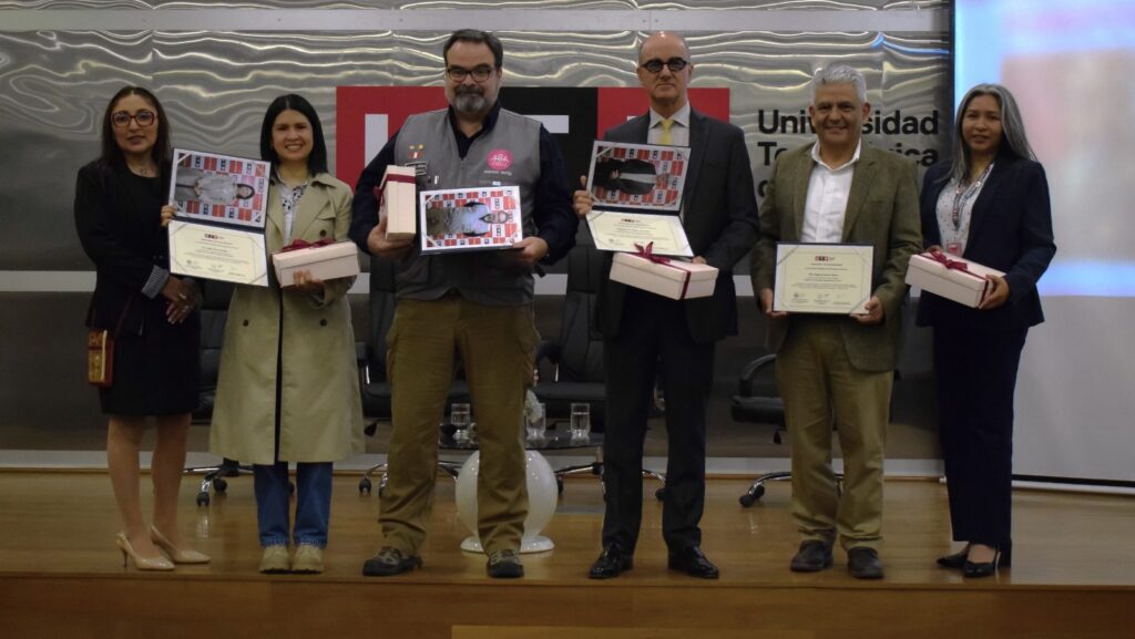 Participación de Hombro a Hombro en el evento del 7mo aniversario de la Facultad de Ciencias de la Comunicación UTP